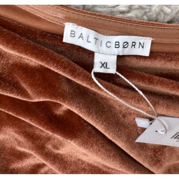 Elegant One-Shoulder Brown Velvet Dress - Picture 4 of 9